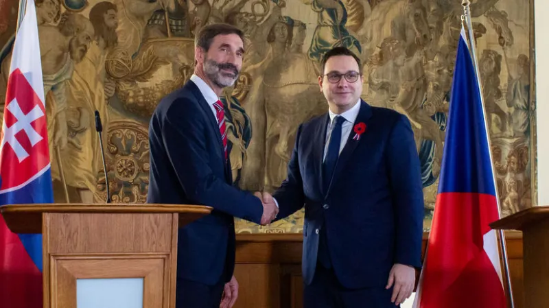 Slovensko odsudzuje ruskú inváziu, zbrane Ukrajine ale dodávať nebude, vyhlásil Blanár - Domáce - Správy - Pravda