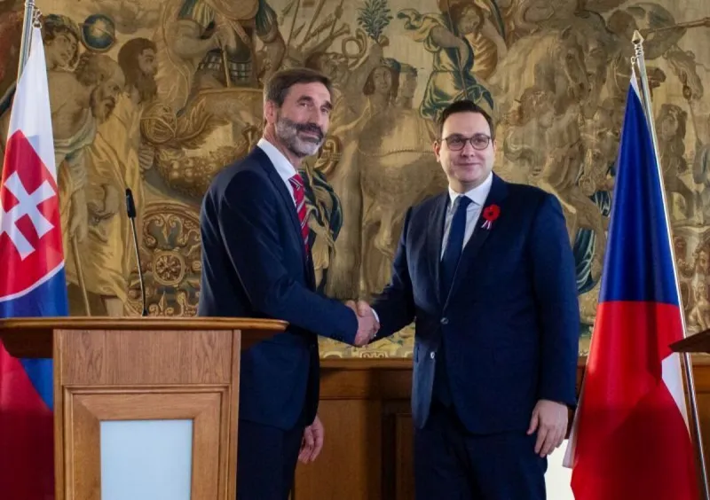 Blanár v Prahe obhajoval zmrazenie vojny na Ukrajine - SME