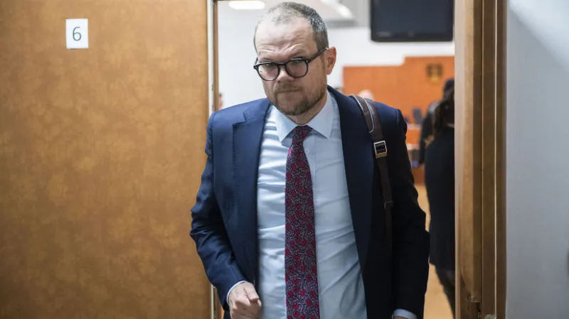 Zaujatého „čurillovca“ vylúčil zaujatý nadriadený, tvrdí prokuratúra. Kubina: Topiaci sa slamky chytá - Domáce - Správy - Pravda