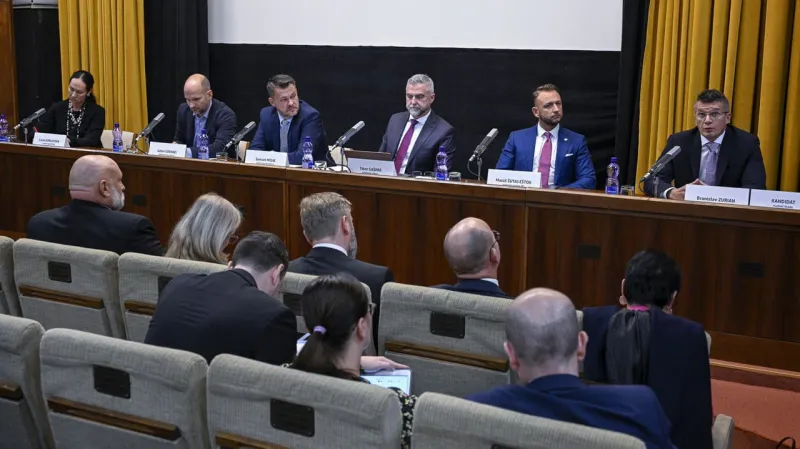 Zasadnutie výboru k čurillovcom sa nekonalo: Koaliční poslanci neprišli! | Nový Čas