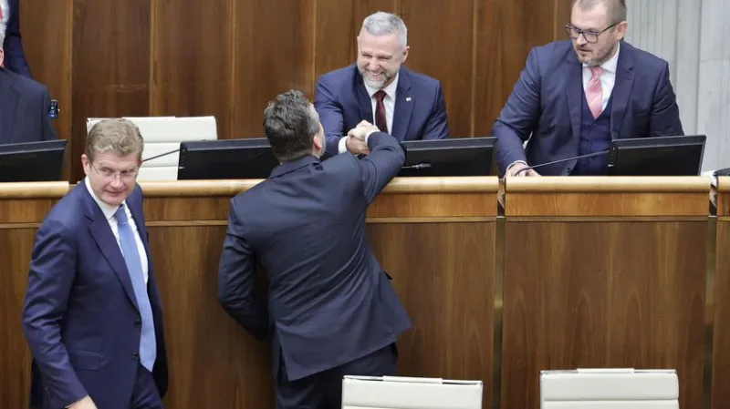 Poslanci sa k odvolávaniu Blahu nedostali. SaS: Je nehodný funkcie. KDH zbrane neskladá - Domáce - Správy - Pravda