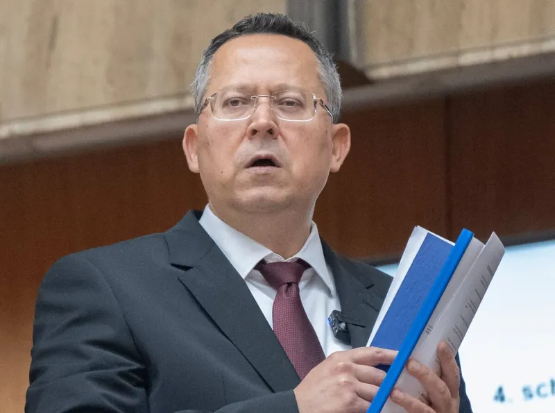 Vyplatenie rodičovského aj 13. dôchodku je nad sily rozpočtu, upozornil Kamenický - Index SME