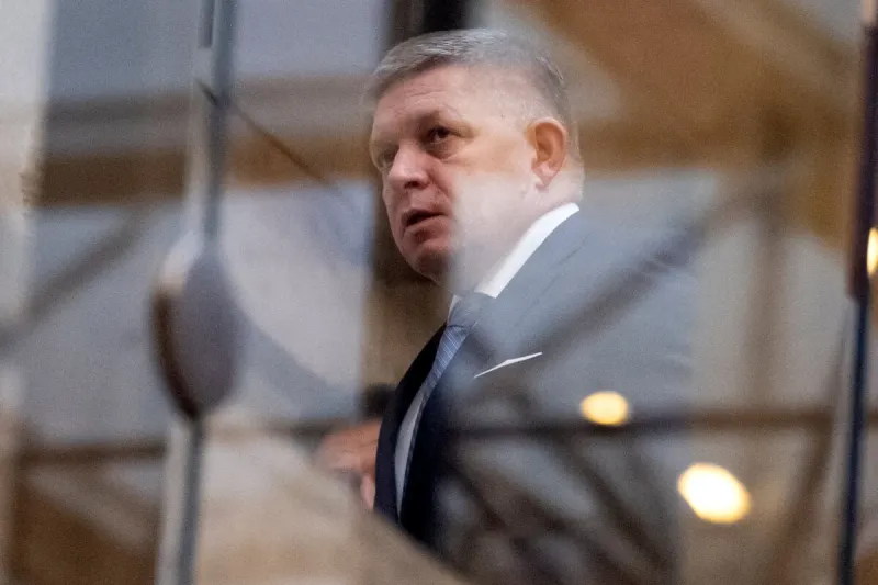 Vláda mení zákon šitý na mieru proti čurillovcom. Policajti už nebudú môcť byť - SME