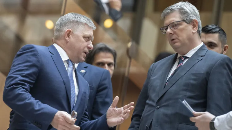 Úrad špeciálnej prokuratúry zrušia. Podľa Fica sa nedá opraviť: Sú tam desiatky podobných prokurátorov ako Lipšic - Domáce - Správy - Pravda