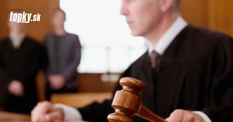 Začal sa súd s pravicovými extrémistami, ktorí napadli migrantov | Topky.sk