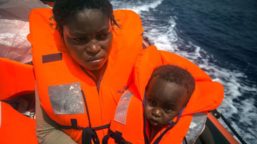 Najmenej 61 migrantov zrejme zahynulo pri potopení ich lode pri Líbyi - Svet - Správy - Pravda
