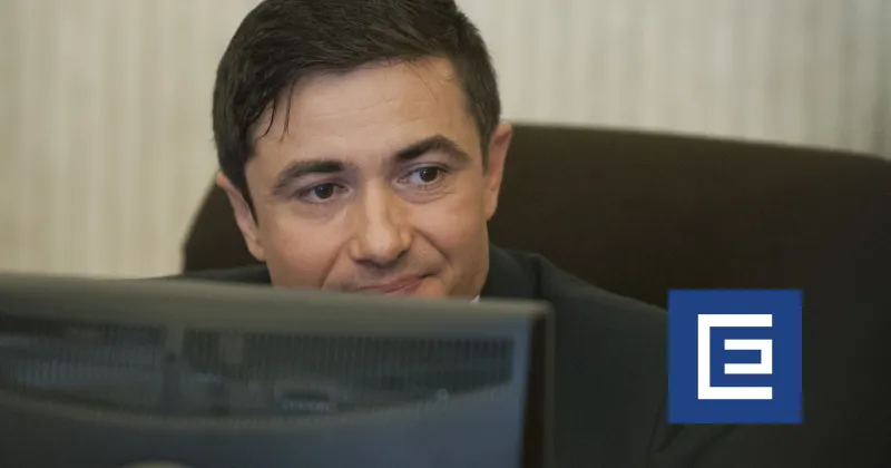 Z&nbsp;Radka Kuruca, ktorý je obžalovaný z&nbsp;korupcie v&nbsp;kauze Mýtnik, urobili šéfa veľkej štátnej banky