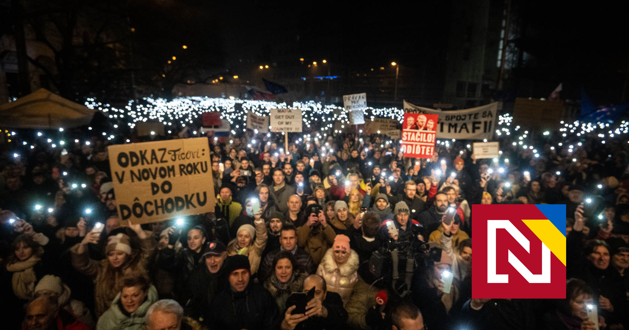 Tisíce ľudí, zima, aj rodiny Kuciaka a Kušnírovej. Opozičné protesty rastú, v Bratislave prišlo 15- až 18-tisíc ľudí
