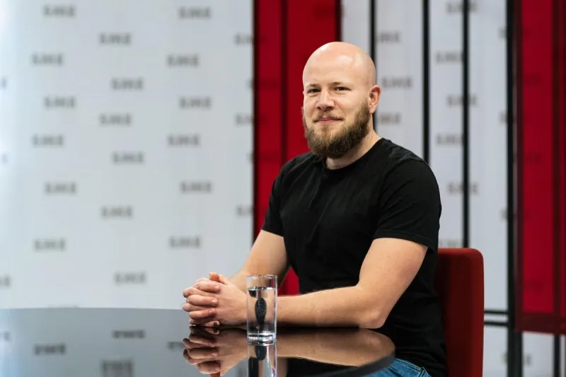 Samo Vedátor Kováčik: Mám pocit, že od vakcín sa rodiny prestali spolu rozprávať - Video SME