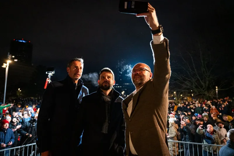 Opozícia zvolala na štvrtok ďalší protest proti rušeniu špeciálnej prokuratúry - SME
