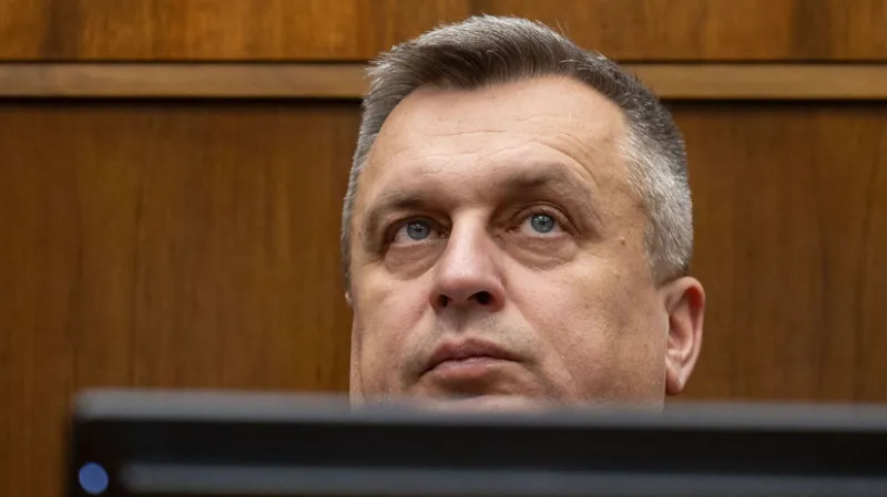 Dankova nehoda vyvoláva viacero otáznikov. Čo zatiaľ nesedí? Mohol šoférovať sám? Zverejnia videá - Domáce - Správy - Pravda