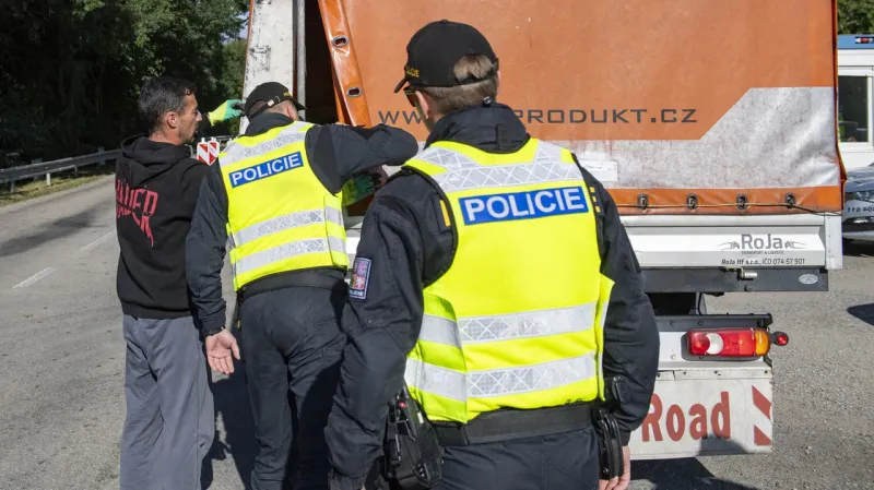 Kontroly na česko-slovenskej hranici skončili: Obozretnosť však pokračuje! Polícia zadržala viac ako 1200 migrantov | Nový Čas