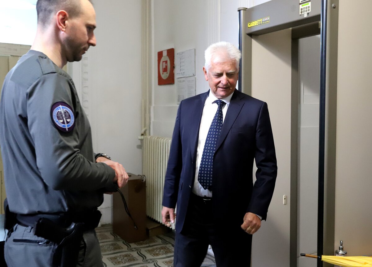 Advokát obžalovaných v kauze Mýtnik obvinil predsedu senátu Hrubalu zo zaujatosti - SME