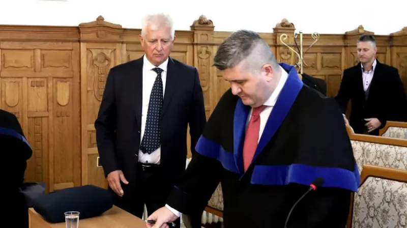 Advokát obžalovaných v kauze Mýtnik obvinil predsedu senátu zo zaujatosti. Neuspel - Domáce - Správy - Pravda