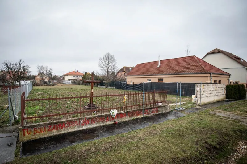 Za spomienkou na Jána a Martinu vo Veľkej Mači je nedôstojný spor - SME