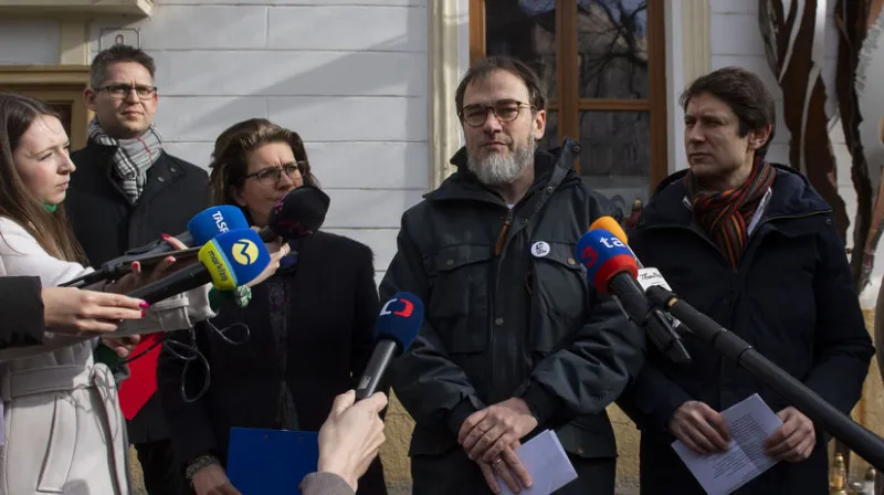 Novinári vlani čelili najmä verbálnym vyhrážkam či online hrozbám - Domáce - Správy - Pravda