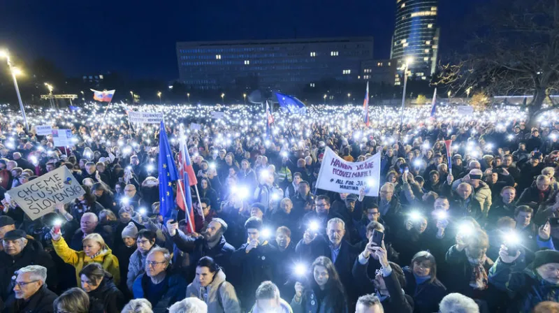 Šesť rokov od vraždy Kuciaka: V Bratislave sa zišli tisíce ľudí - Domáce - Správy - Pravda
