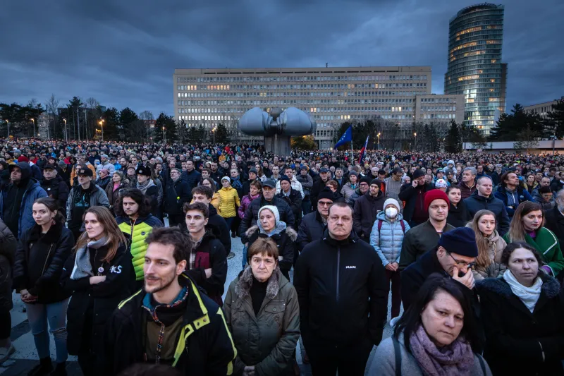 6. výročie vraždy Kuciaka a Kušnírovej: V Bratislave sa zišlo okolo sedemtisíc ľudí - Minúta po minúte, rýchle správy Denníka N (mnt.sk)