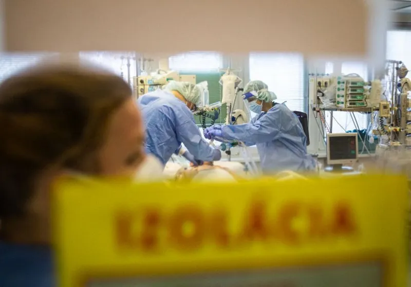 Koronavírusu podľahlo viac ako 21-tisíc ľudí. Budú mať pamätník - SME