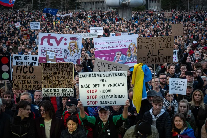 Zrušením RTVS chce vláda dostať pod kontrolu verejnoprávne médiá, upozorňujú mimovládky - SME