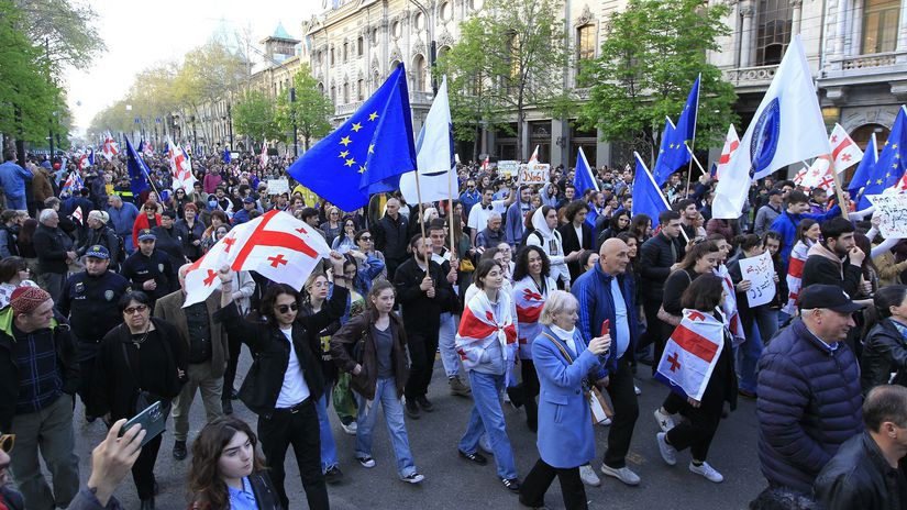 Tisíce Gruzíncov protestovali proti 'ruskému zákonu' o zahraničných agentoch  - Svet - Správy - Pravda