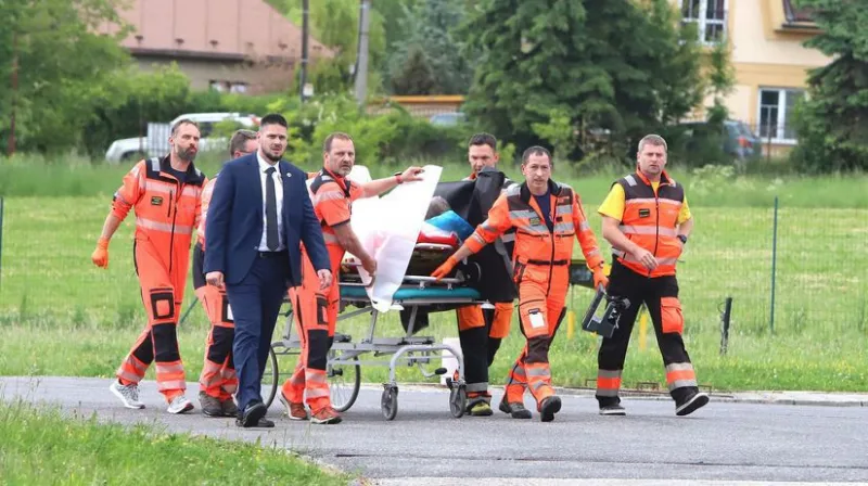 Po atentáte na Fica sa Rooseveltka stala najstráženejšou budovou v krajine. Vraždiť pre politiku je choré, komentovali zhrození ľudia - Domáce - Správy - Pravda