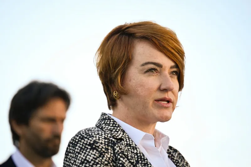 Atentát na Fica: Premiéra operovali päť hodín dva tímy - SME