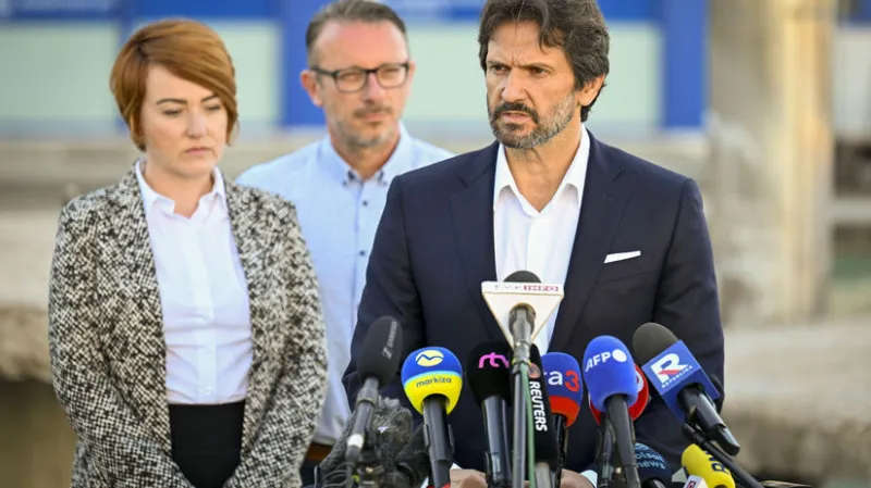 Deň po atentáte na Fica: Strelca obvinili z úkladnej vraždy. On tvrdí, že nechcel premiéra zabiť, iba mu ublížiť - Domáce - Správy - Pravda