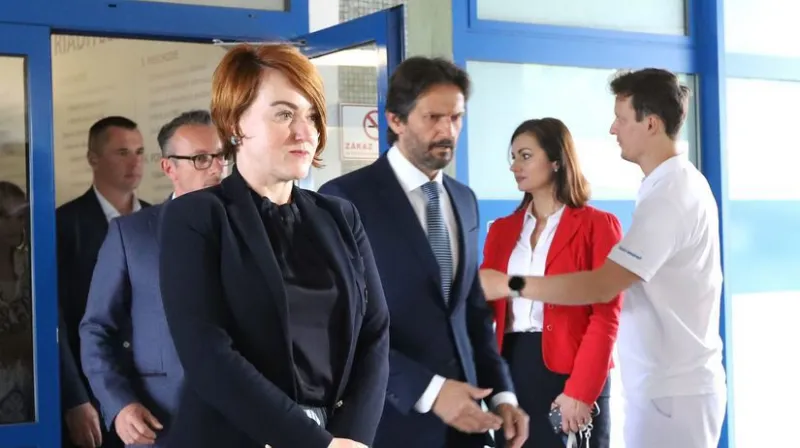 Tri dni po atentáte na Fica: Čo zatiaľ vieme? Otázky a odpovede, premiér ostáva na JIS, atentátnik ide pred súd - Domáce - Správy - Pravda