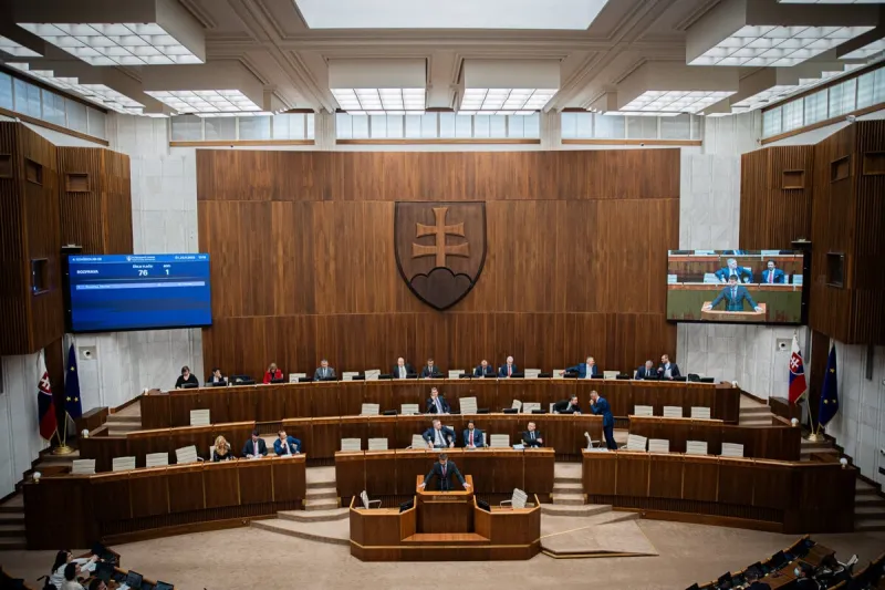 Atentát na Fica: Parlament obnoví rokovanie ONLINE - SME