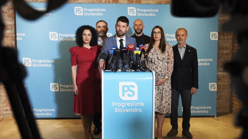 Koaliční politici sa podľa PS rozhodli zneužiť atentát na premiéra na boj proti novinárom a médiám - Domáce - Správy - Pravda