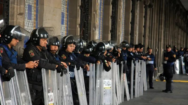 Po útoku na utečenecký tábor neostali ticho: Protest vyvrcholil potýčkou s políciou! | Nový Čas