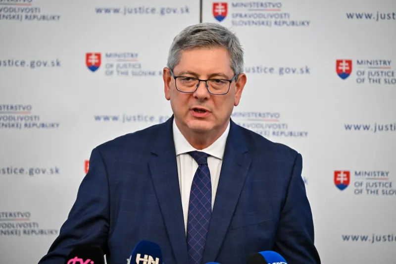 Susko chcel vyšetrovať smrť Lučanského a Krivočenka. Požiar a obeseného väzňa nekomentuje - SME