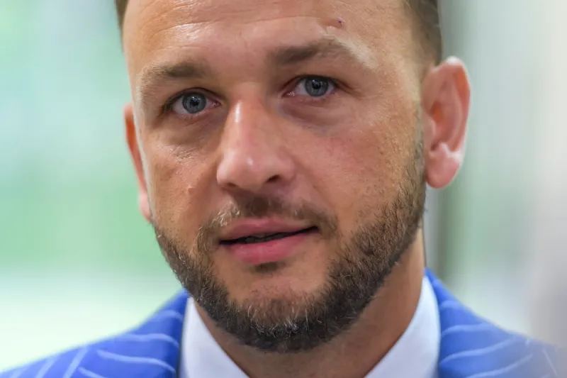 Pre Šutaja Eštoka sú čurillovci na tlačovkách kovboji, pred policajným vyšetrovateľom ich - SME