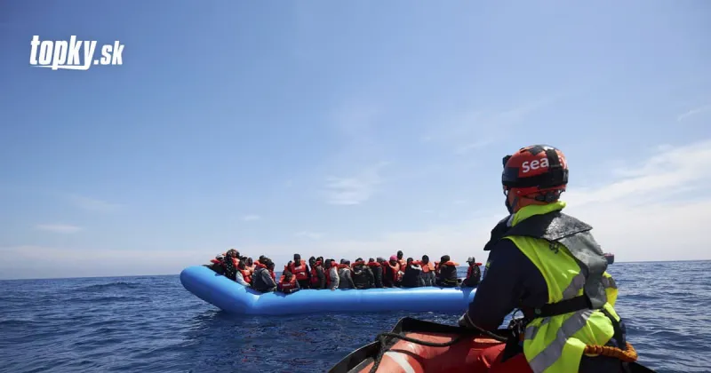 Francúzske úrady zachránili v Lamanšskom prielive viac ako 150 migrantov | Topky.sk