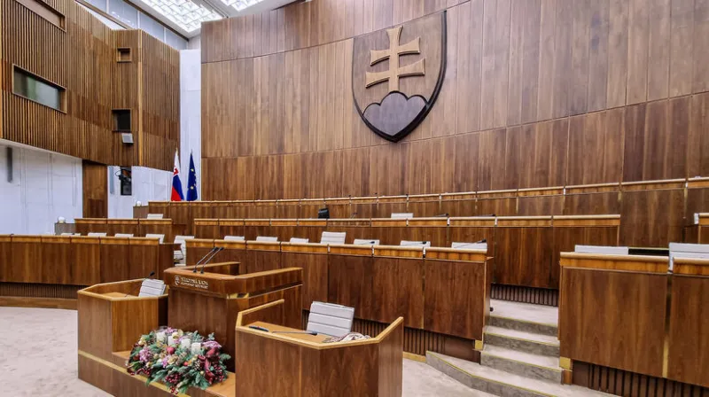 Po atentáte na premiéra vzrástol záujem o politiku. Kto podľa Slovákov najviac spája a kto rozdeľuje spoločnosť?  - Domáce - Správy - Pravda