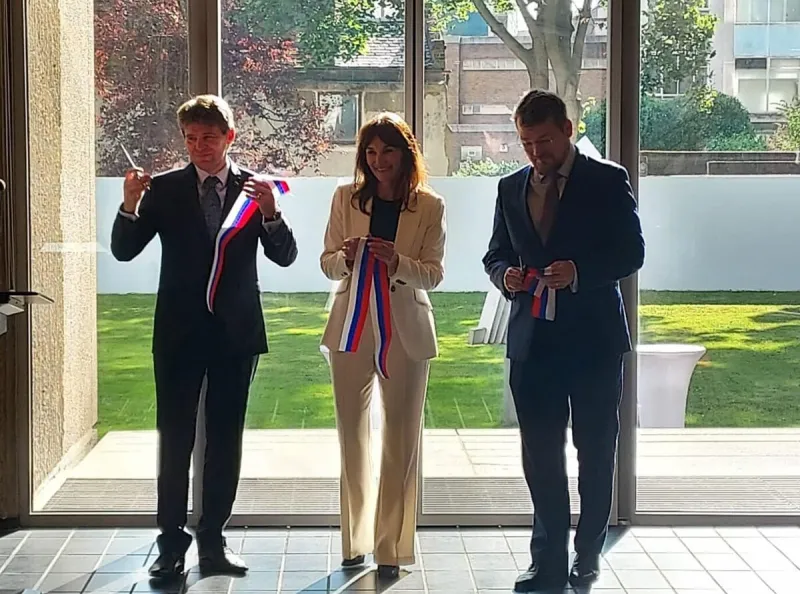 Kočnerovi lichotila, že je ako Dylan z Beverly Hills. Pőtheová získala diplomatický post v - SME