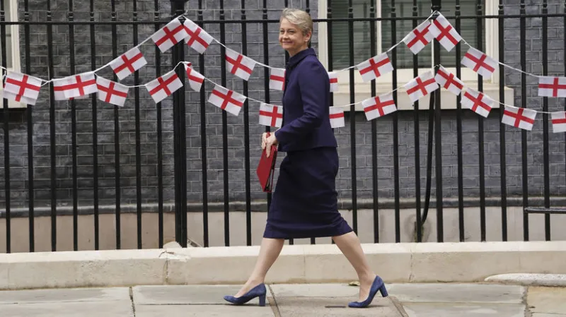 Nová britská ministerka ruší program konzervatívcov o deportáciách migrantov  - Svet - Správy - Pravda