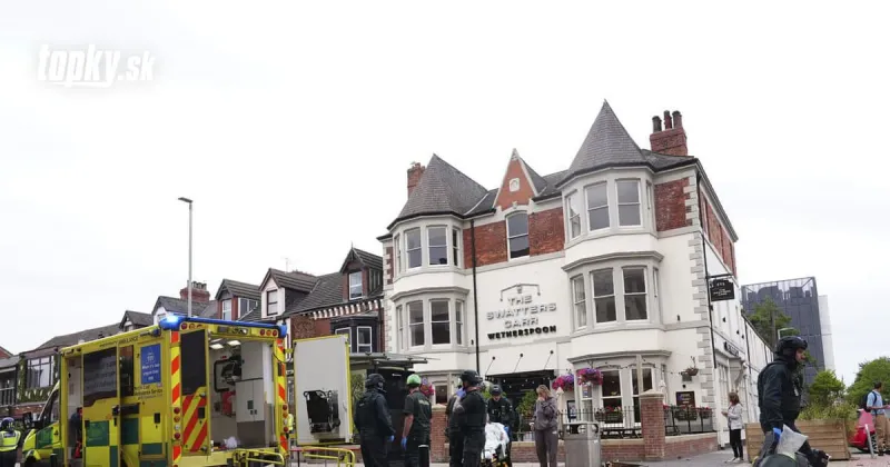 Protesty v Británii eskalujú: Demonštranti spôsobili škody na hoteli, ktorý ubytováva migrantov | Topky.sk