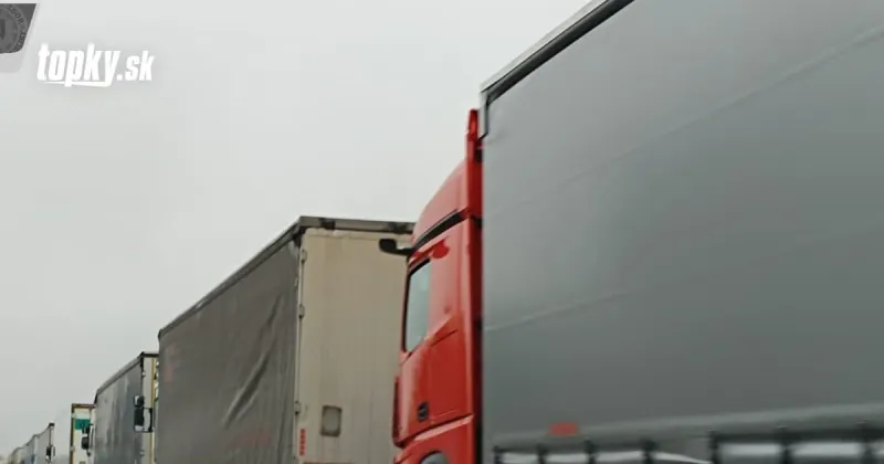 Dráma na diaľnici! Polícia zastavila kamión, v ňom sa skrývalo 30 migrantov: Jeden mŕtvy | Topky.sk
