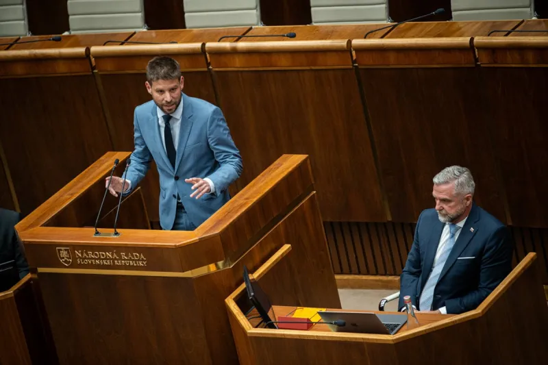 Odvolávanie Michal Šimečka: Koalícia vysvetľovala aj vlastné dotácie - SME