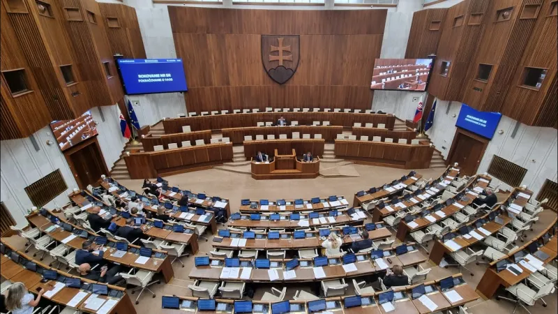 LIVE ???? V parlamente odvolávajú Michala Šimečku - YouTube