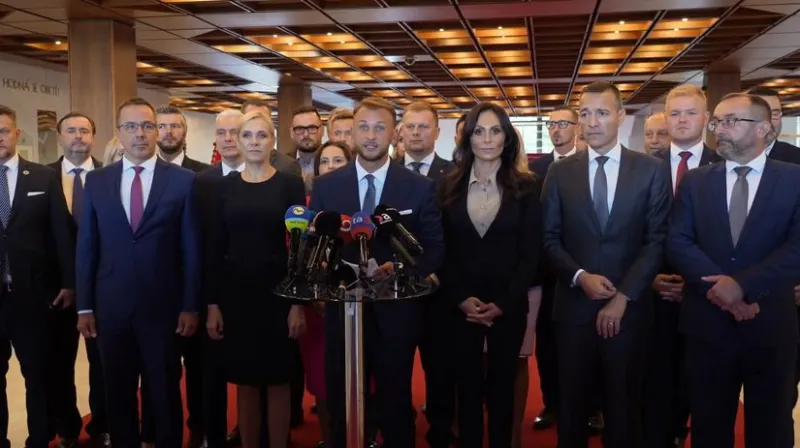 Šutajovi Eštokovi je ľúto, že Šimečka neodstúpil sám. Hlas odvolanie podporí, líder PS koalícii zagratuloval - Domáce - Správy - Pravda