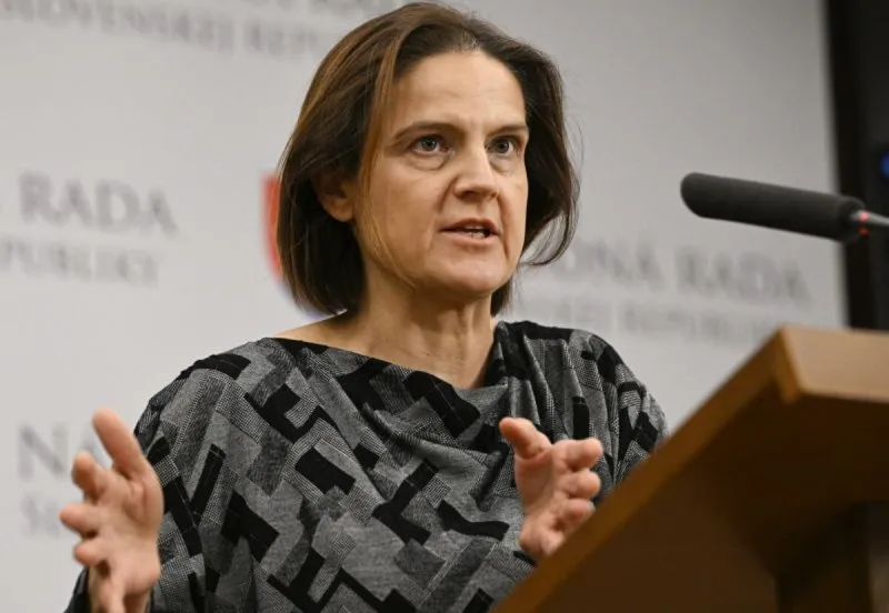 Kolíková chce nechať Huliaka disciplinárne stíhať za výroky o smrti Lučanského - SME