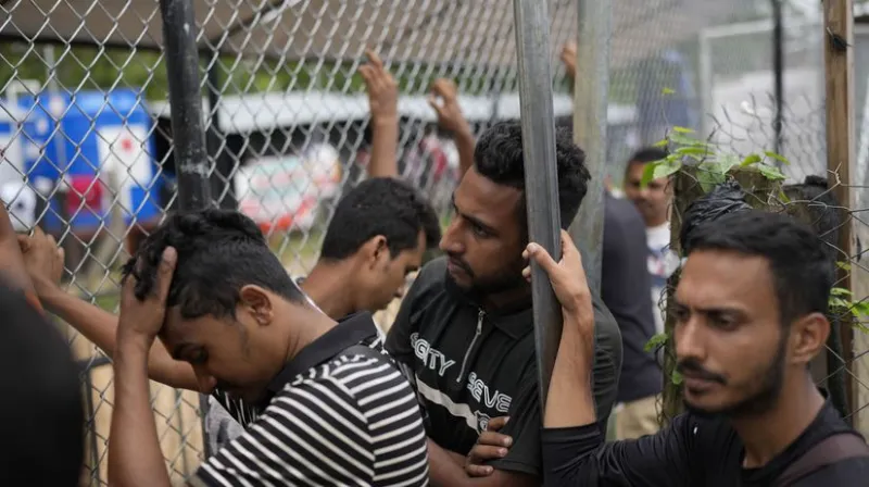 Francúzsky minister má už plné zuby migrantov. Prínos v nich nevidí. Naopak, považuje ich za rozbušku proti kresťanom a židom - Svet - Správy - Pravda