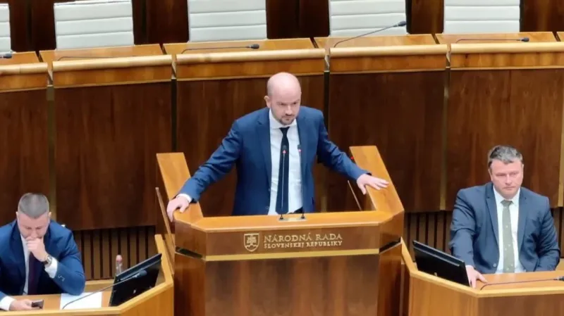 Rázna reakcia Dubéciho o atentáte na premiéra: Žiadnu správu od SIS nežiadal! TOTO označil za trápne | Nový Čas