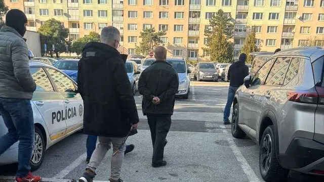 Smrť po zásahu polície. Prípad z Košíc vyvoláva vážne otázky, obvinený policajt ide do kolúznej väzby
