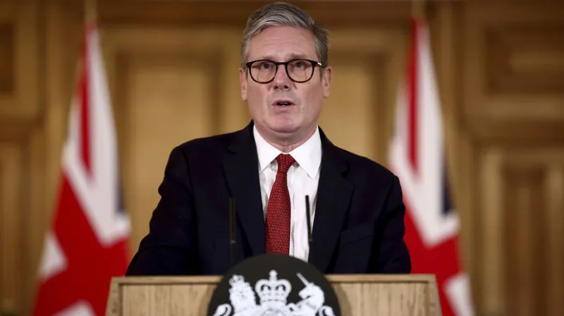 Briti pritvrdia pri ilegálnej migrácii. Podozrivým prevádzačom chcú zatrhnúť aj sociálne siete - Svet - Správy - Pravda