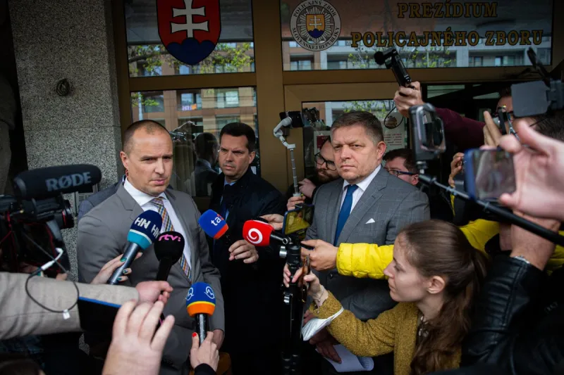 Lindtner dostal na Úrade vlády novú zmluvu, Para svoju nestihol podpísať - SME