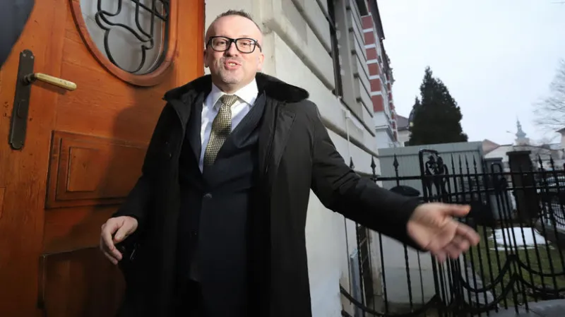 Začal sa proces s exriaditeľom SIS Pčolinským, skutok je vraj vymyslený - Domáce - Správy - Pravda